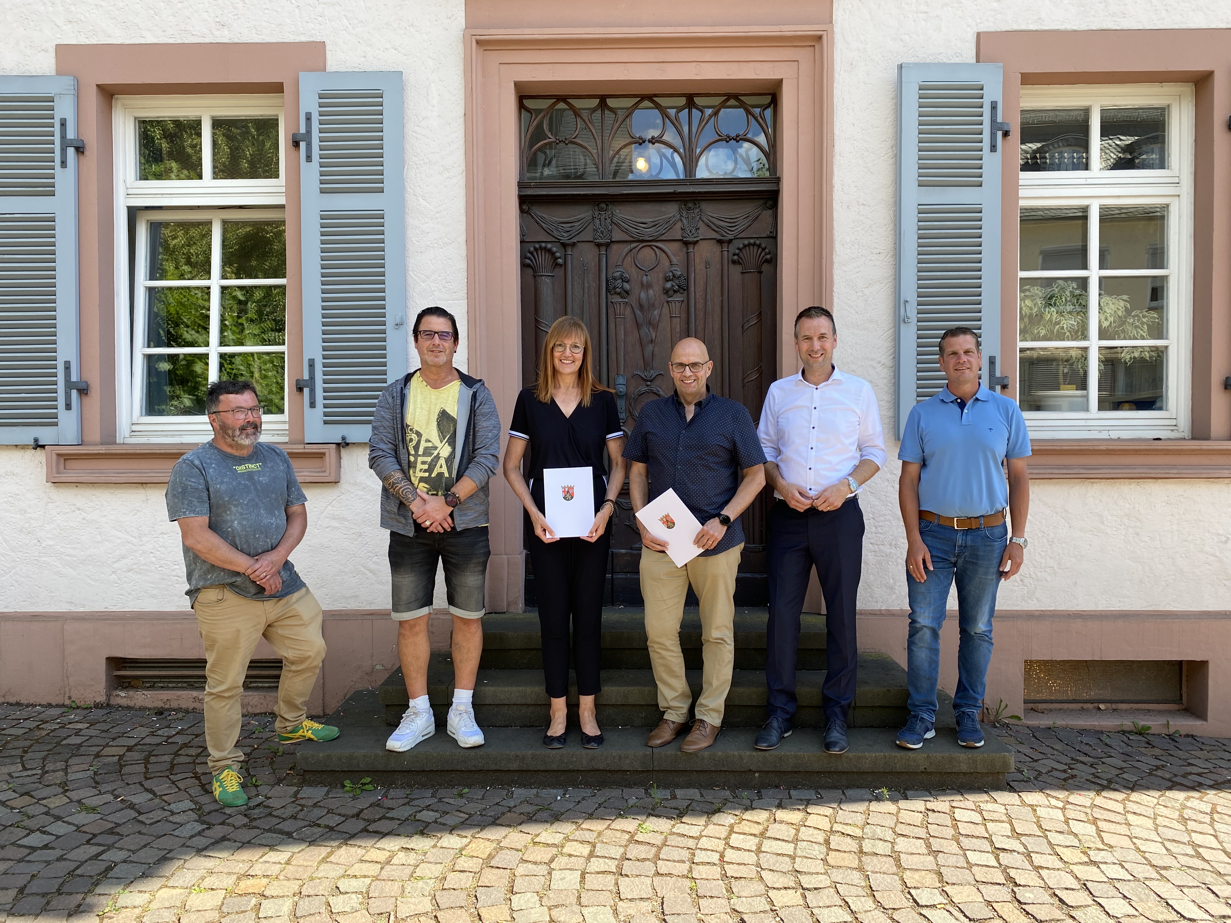 von links nach rechts Büroleiter Leo Merges, stellvertretender Werkleiter Marcel Bujung, Werkleiterin Annegret Heinz, Personalratsvorsitzender Jürgen Heinz, Bürgermeister Manuel Follmann, Fachgebietsleiter Andreas Lautwein