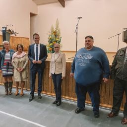 v.l.n.r. Daniel Müller (FDP), Claudia Becker (CDU), Angelika Brost (SPD), Bürgermeister Manuel Follmann, Brigitte Hoffmann (AFD), Günter Theis (BÜNDNIS 90/DIE GRÜNEN) und Ulrich Müller (FWG)