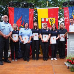 Verpflichtungen und Beförderungen der Feuerwehrkamerad/-innen