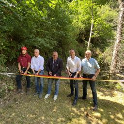 von links nach rechts Georg Fox, Landtagsabgeordneter Dennis Junk, Staatssekretär Andy Becht, Bürgermeister Manuell Follmann und Stadtbürgermeister Günter Krämer