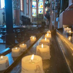 Kerzen in der Wallfahrtskirche Klausen