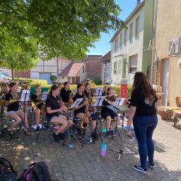 Auftritt der Musikgemeinschaft Bergweiler-Wittlich in der Ortsgemeinde Bergweiler