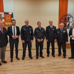 Bürgermeister a. D. Christoph Holkenbrink, Bürgermeister Manuel Follmann, Wehrleiter a. D. Stephan Christ, Wehrleiter David Backendorf, Brand- und Katastrophenschutzinspekteur Jörg Teusch, Vorsitzender des Kreisfeuerwehrverbandes Peter Gerhards und Bürgermeister a. D. Dennis Junk