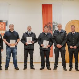silberne Feuerwehr-Ehrennadel des Landes- und Kreisfeuerwehrverbandes