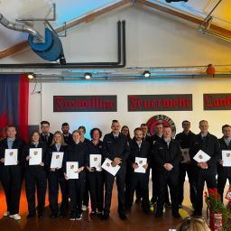 Verpflichtungen und Beförderungen zu Feuerwehrfrauanwärterinnen und Feuerwehrmannanwärtern