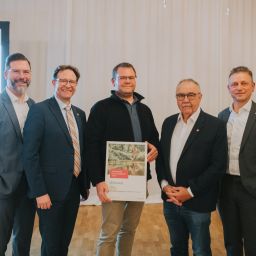 Platten: Streuobstwiese als Ausgleichsfläche für Straßengrün im Neubaugebiet