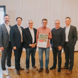 Plein: Spaß haben und anderen helfen, mit Radtouren, Wandern, Kronkorken sammeln