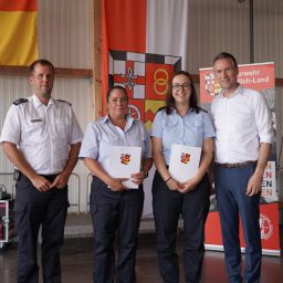 Beförderungen zur Hauptfeuerwehrfrau bzw. zum Hauptfeuerwehrmann